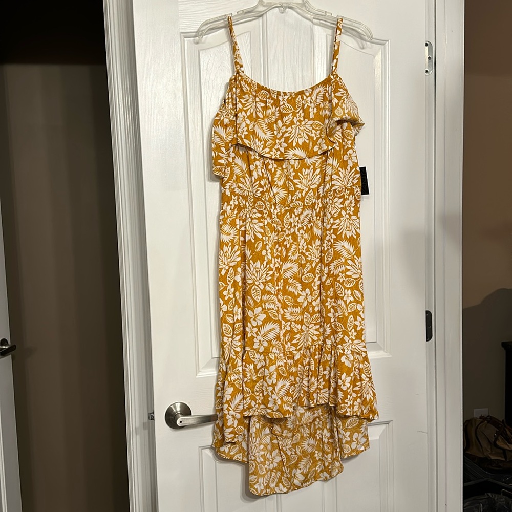 Brand new with tags 2XL off the shoulder sun dress golden white.
